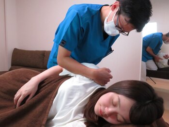 村岡整体院の写真/【首肩こり/腰痛改善に♪】 ガチガチの首肩をすっきり解消！心身ともに軽くなる♪丁寧なカウンセリングも◎