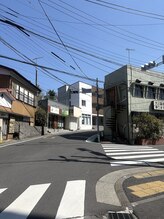 キャンディ 海老名駅前店(Candy)/国分押堀の信号を渡ります