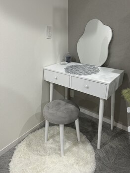 1002(トウフ)/メイク台