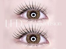 リピート率9割！目の形や顔の黄金比率に似合わせ/パリエク