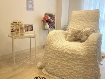シェリー(Cherie)の写真/頑張る自分へ癒やしの時間を♪リクライニングチェアでゆったり寛げる、大人可愛い隠れ家ネイルサロン☆