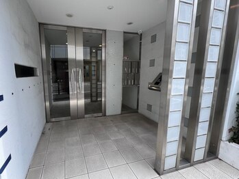 トレス(Tres)/インディバサロン入り口