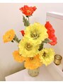 スキンケアセンター フロムエスティ(FROM-ST) 季節に合わせてテーブルのお花をセレクトしています☆