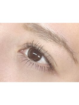 ナチュラル上品な目元にしたい