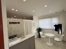 アールフィジオラボ 釧路鳥取店(R.Physio lab)の雰囲気（サロンの内観になります！落ち着いた雰囲気になっています♪）