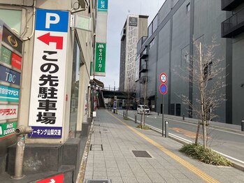 ビューステージ アイブロウサロン 甲府/この先に左側に看板がございます