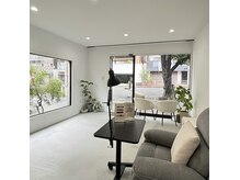 開放感のある広い空間でリラックスタイムをお過ごしください♪