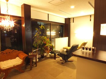 アワーグラス(HOURGLASS)/幻想的な癒やしの空間