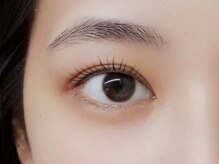 やりすぎない、洗練された大人の抜け感眉とぱっちりまつげ