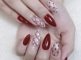 秋は大人っぽいボルドーネイル