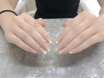 リグロス(Re:gloss)の写真/オフィスにも馴染む◎手元を美しく魅せる上品ネイルで大人女子のこだわり艶めきを叶えます！