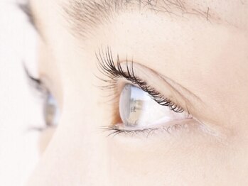 サンブラウン(SUN BROWN)/横顔もキレイなパリジェンヌ