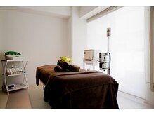 フェイシャルアンドボディ ジュネス 逗子/清潔で落ち着いた雰囲気の施術室