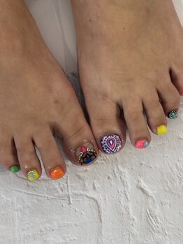 アヤネイルズ アンド アイラッシュ(AYA NAILZ.＆Eyelash)/フットは派手めが可愛い！