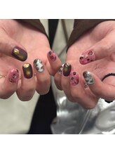 シー(SHE)/個性派ニュアンスネイル