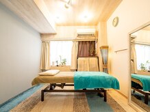 完全個室の女性専用整体で、自律神経と呼吸を整える。