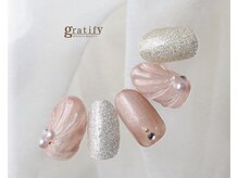 グラティフィー(gratify)/大人のベージュ鱗ネイル