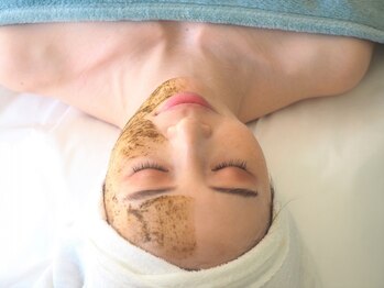 ライム 五反田(LIME)の写真/【自社開発★剥けないハーブピーリング】でお肌のターンオーバー促進！シミしわを改善しトーンUPした美肌へ