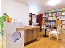 頭道湯養生館 錦糸町の雰囲気（使用する漢方や製品が一目でわかる！ここで一息ついてごゆっくり）