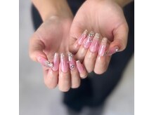 長さだしが得意なサロン*チップによる長さだしでロングネイルに!