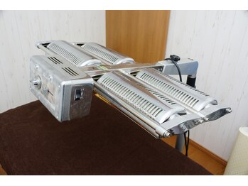 サポート鍼灸接骨治療院/遠赤外線