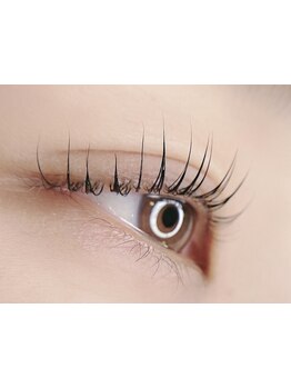 ナチュラル上品な目元にしたい