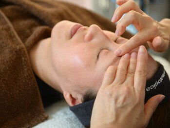 エステティックリゾート オルオル(oluolu)の写真/【本気のエイジングケア】完全個室で贅沢ケア＊プロの肌分析と本格施術で、自信の持てるスッキリ横顔に！