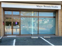 マヤ(Maya)の雰囲気（モノクロの看板が目印◎（店舗前に駐車場あります））