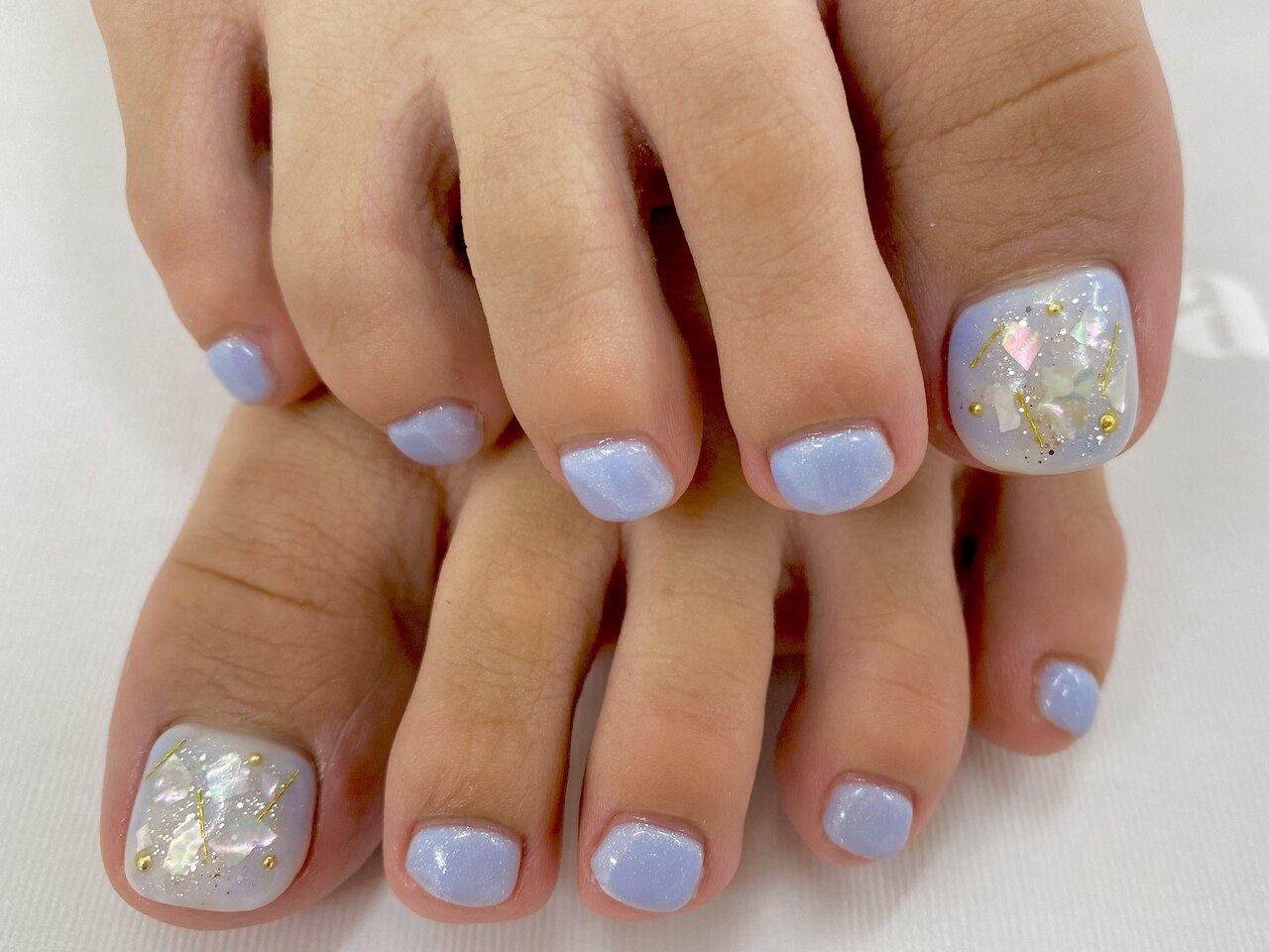 2025年-2026年冬トレンド】シンプル フット 夏のネイルデザイン集