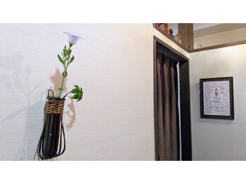 リラリラ 銀座店/一輪挿し始めました