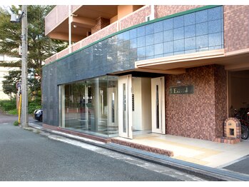 アンプリール(emplir)/エクシード田町 玄関入り口