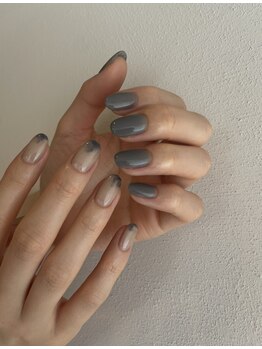 くすみブルーニュアンスネイル