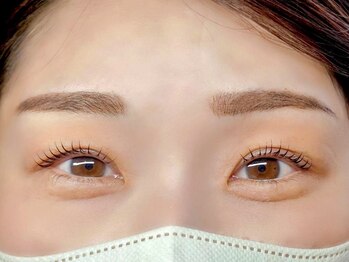 セレニティ(Serenity)の写真/【まつ毛パーマ4,500円～】LEDグルーを使用しているため、モチの良さが抜群★高い技術力と丁寧な施術が◎