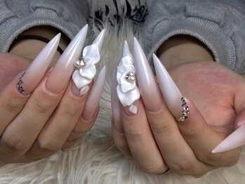 シーヴァ(siva.)の写真/モチ抜群&丈夫な長さ出しで、指をすらりと美しく♪フォルムにもこだわって自然な仕上がりに◎