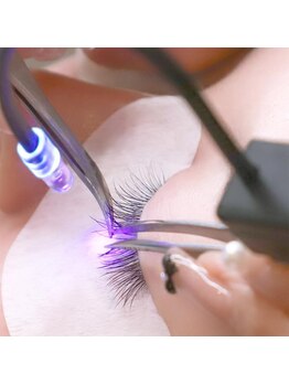 フリー#240(Free#240)の写真/最新技術で高い信頼性と低刺激◎LED硬化でグルー強化アップ！ストレスフリーな毎日に♪