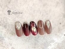 ファミリア/パーツ盛り沢山ネイル