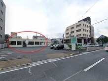 ５分ほど歩くと当店が見えてきます♪