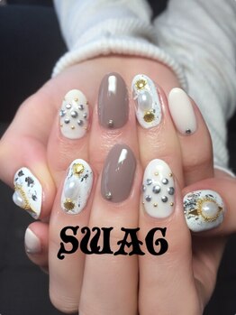 スワッグ(SWAG)/スタッズとホイルネイル