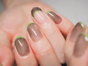 ビューティトリップ(Beauty TRIP)/ブラックに鮮やかグリーンが合う