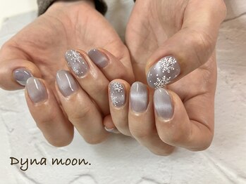 ダイナ ムーン(Dyna moon.)/手描きの雪の結晶ネイル