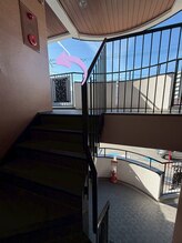 心音/サロン玄関前　