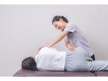 肩甲骨はがしで首肩こり・猫背を改善に導く姿勢専門整体　江坂駅前院/骨盤矯正／姿勢矯正／頭痛矯正