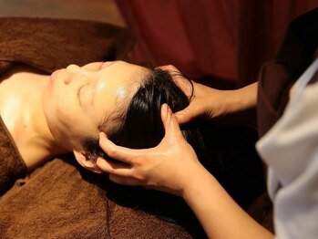 ボヌール(BONHEUR)の写真/頭を制する者は小顔を制す！現代人に多いガチガチ頭、むくみが蓄積したブヨブヨの頭を解せば顔は変わる◎