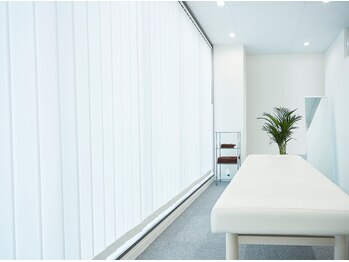 美デザイン 池袋店(美.design)/広々清潔個室で安心、施術ルーム