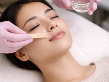 カノア アイラッシュ(KANOA)の写真/新メニュー★お肌に影響が出にくい低刺激フェイシャルWAXで、角栓/角質をしっかり除去しお肌のキメが整う◎