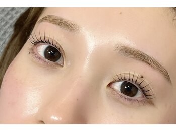 ルリアン 稲荷口/存在感のあるまつ毛に◎