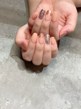 エム(em)/ベージュネイル