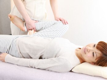 ファミ鍼灸整骨院の写真/鍼の刺激により筋肉をほぐし血行促進◎国家資格保持者のスタッフによる施術で貴方のお悩みに寄り添います！