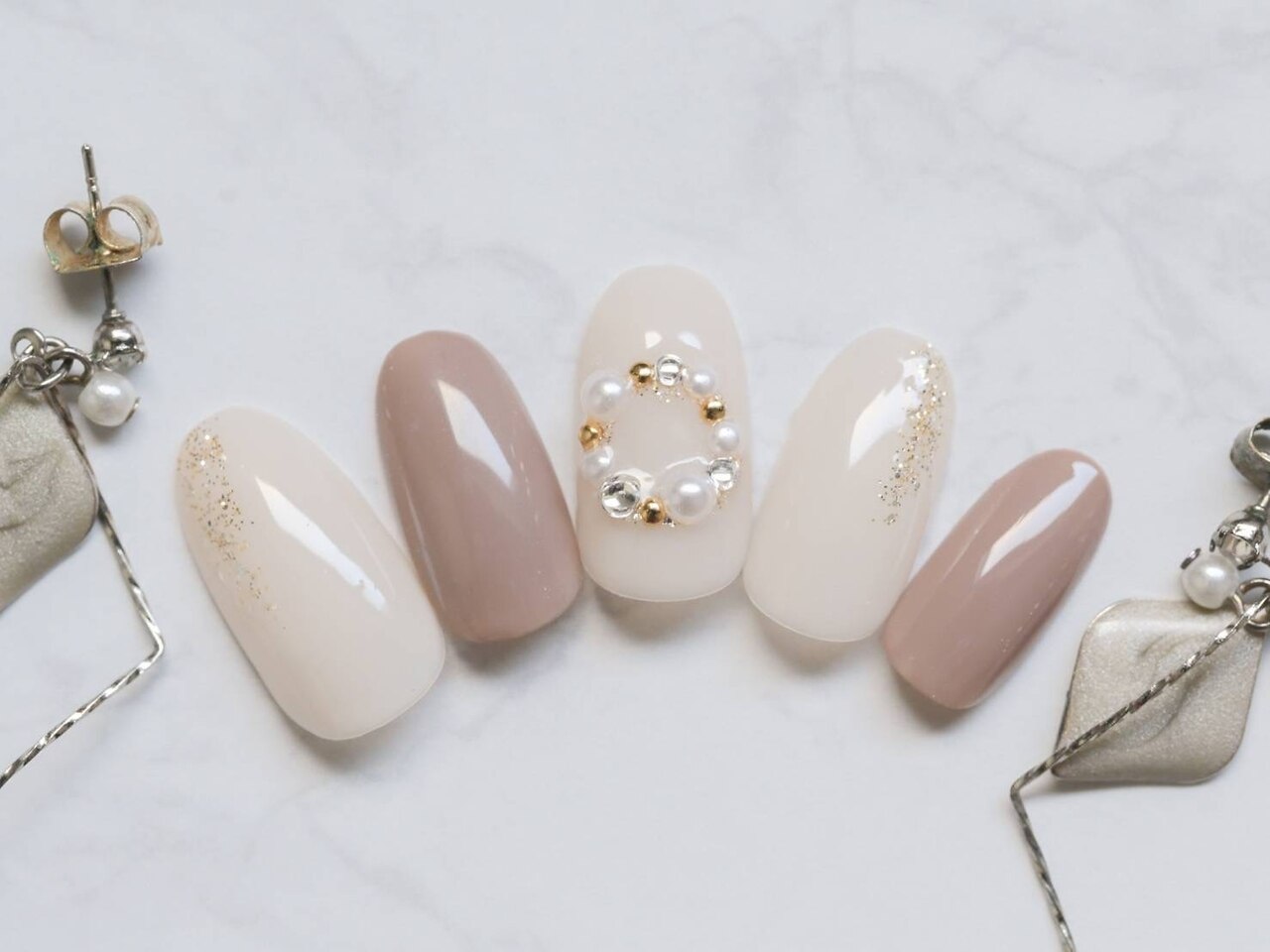 2025年-2026年冬トレンド】ホワイト ワンカラー ハンドのネイル