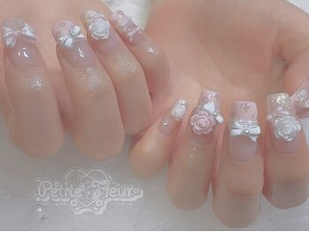 プチ フルール(Petite Fleur)の写真/【こだわり派さんも大満足◎デザイン持ち込みもOK♪】カラー数、パーツ数豊富！韓国ジェルも正規取扱い☆
